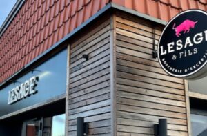 Lire la suite à propos de l’article Enseigniste et installation de votre enseigne publicitaire à Lille