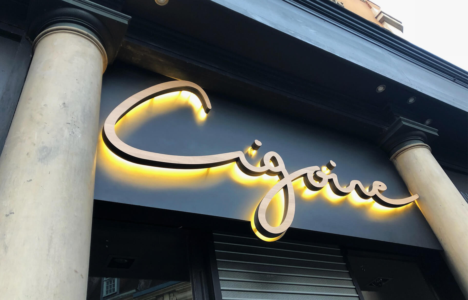 You are currently viewing Devis pour une enseigne lumineuse pour magasin à Lille