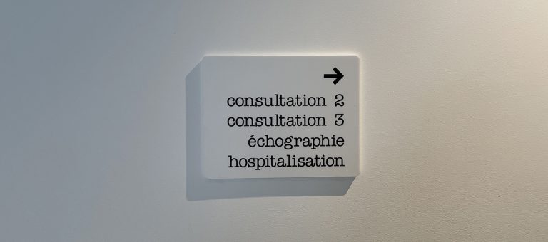 You are currently viewing Devis pour la fabrication de plaque signalétique à Lille