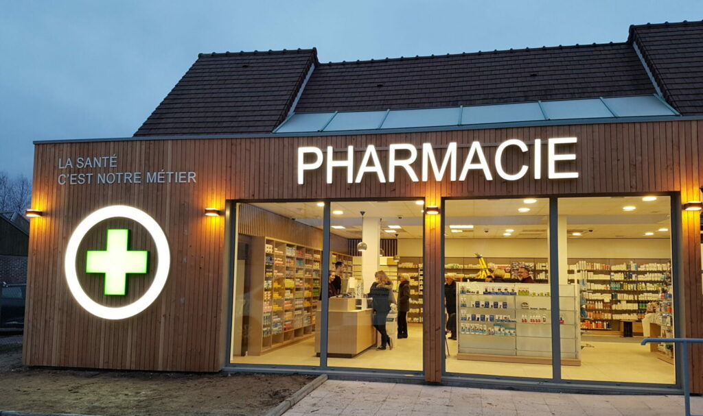 Enseigne lumineuse pour pharmacie à Roubaix et à Tourcoing